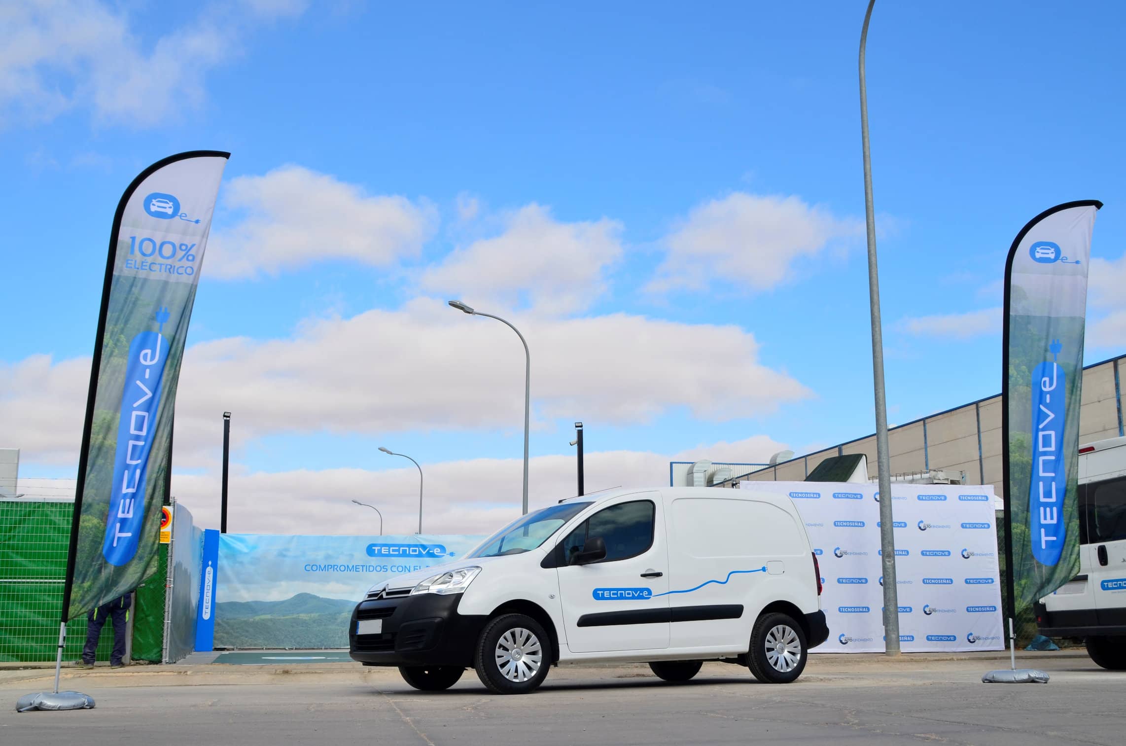 TECNOVE inaugura en Herencia su primera electrolinera.